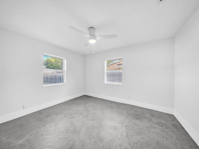 Building Photo - 1721 N 16th Ct
