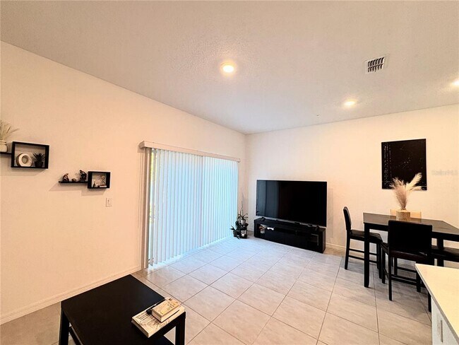 Building Photo - 5020 Revolutionary Wy