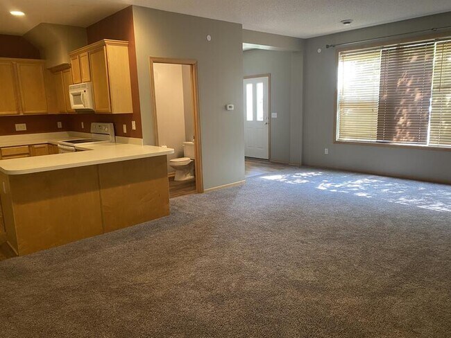 Building Photo - 6637 Lamplight Dr