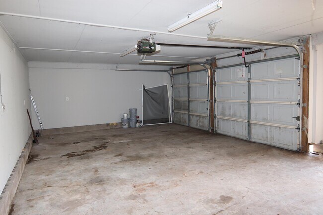 Building Photo - 13325 Blackgum St