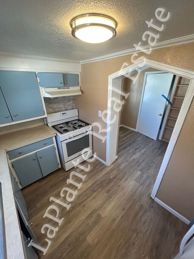 Building Photo - Charming 3-Bedroom Home with Fresh Updates in South Toledo