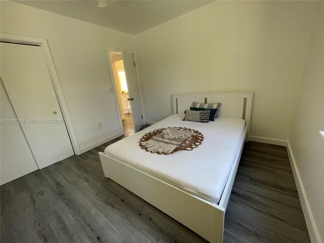 Building Photo - 401 NE 14th Ave