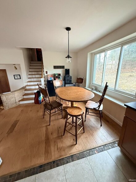 Building Photo - 1310 E Prairie Dr