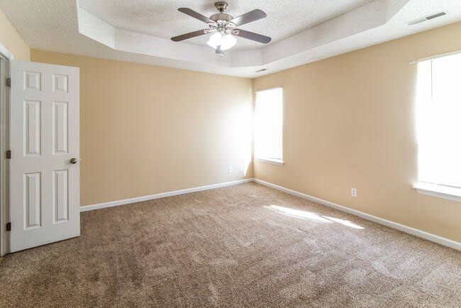 Building Photo - 1305 Pinethicket Dr