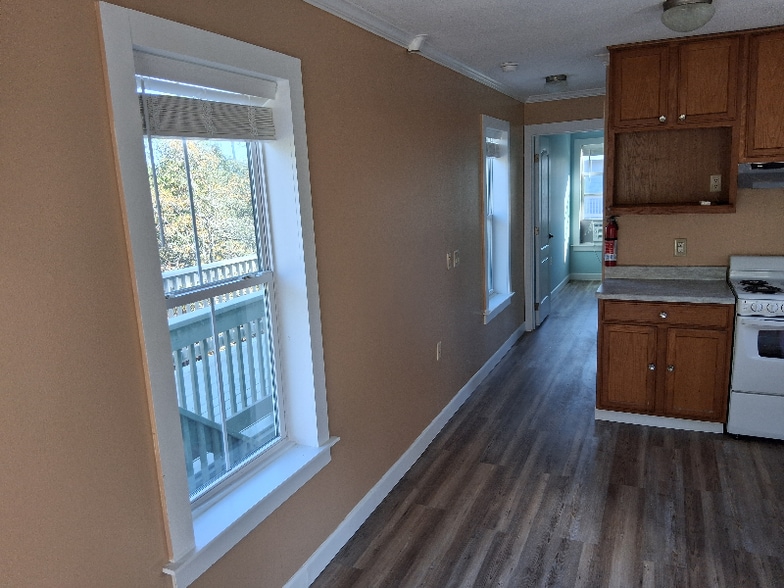 Building Photo - 589 Bernard Street