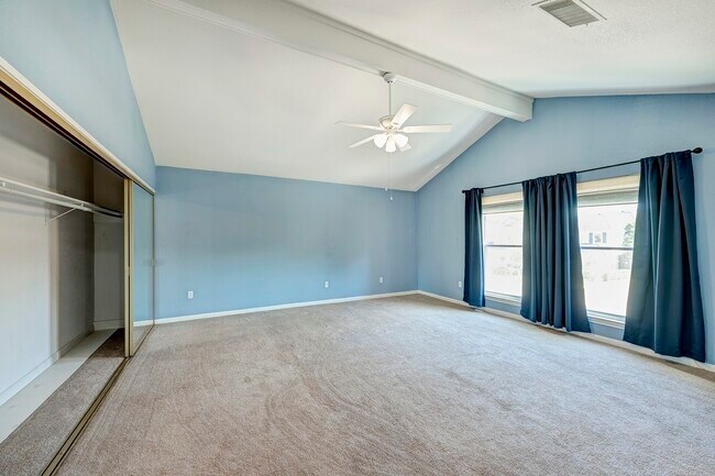 Building Photo - 5816 Lynbrook Dr