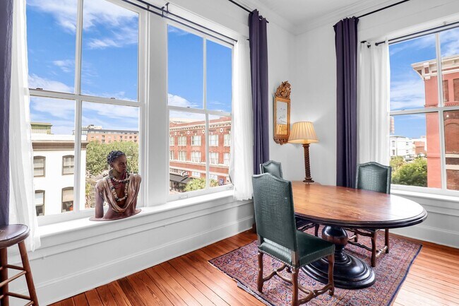 Building Photo - Stunning Corner Loft in the Heart of Historic Downtown Savannah