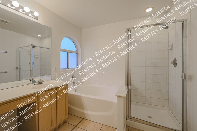 Building Photo - 7158 E Juanita Ave