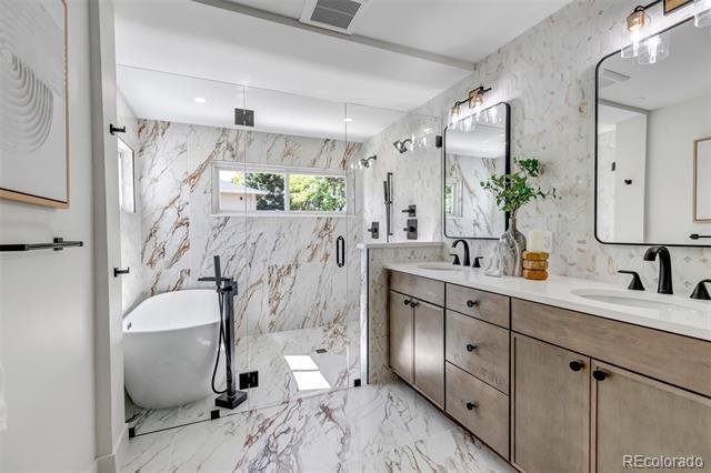 Building Photo - 2357 Grove St