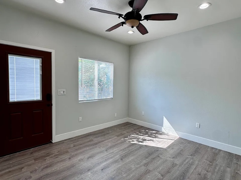 Building Photo - 9443 Lotus Dr