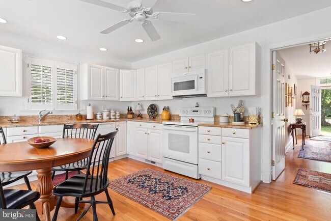 Building Photo - 27370 Rest Cir