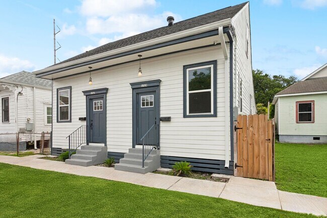 Building Photo - 1729 Touro St