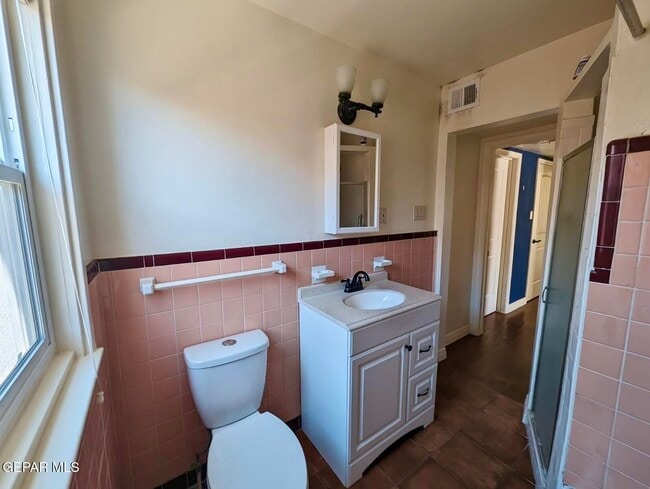 Building Photo - 1505 Howze St