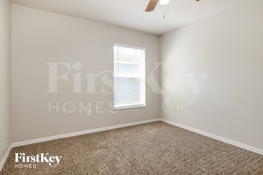 Building Photo - 557 Reddicks Cir