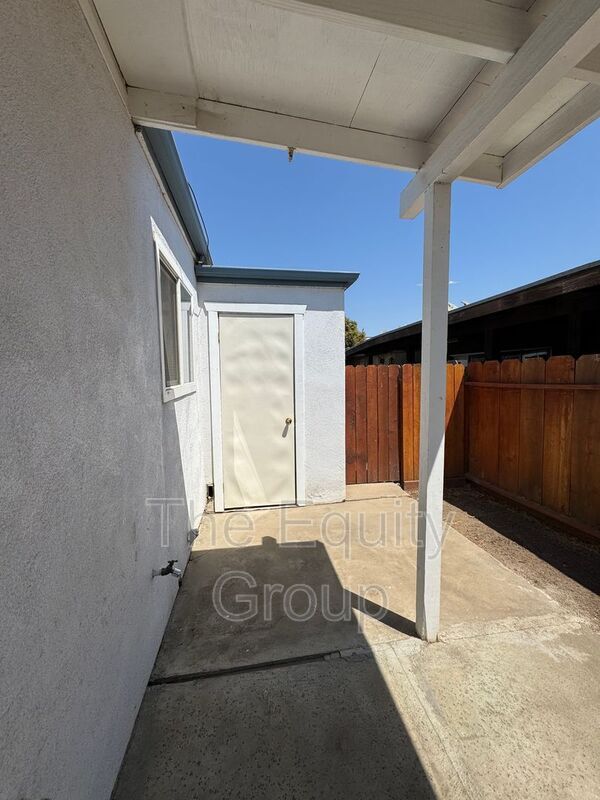 Building Photo - 850 E Merritt Ave