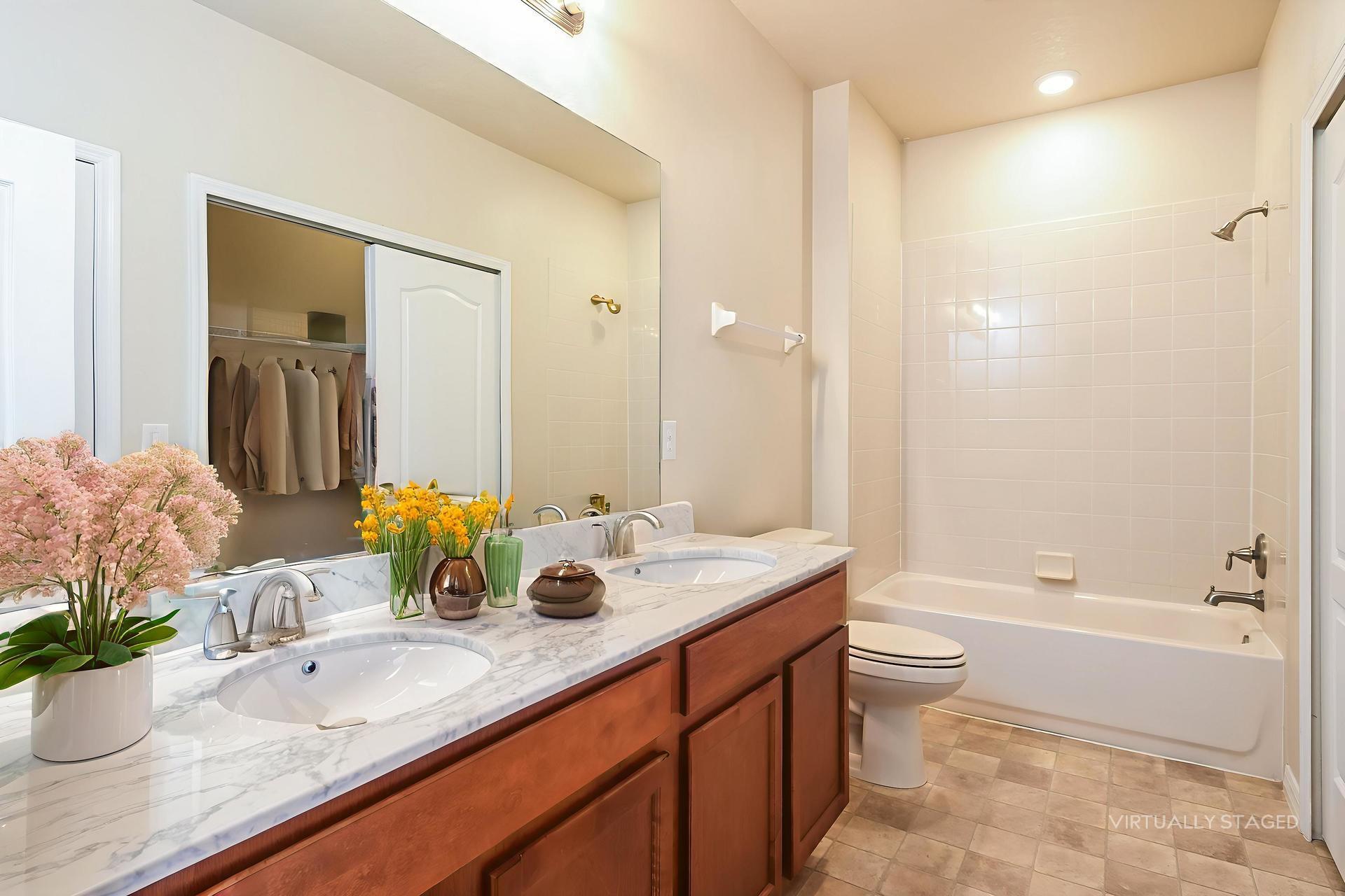 Building Photo - 1466 Pacific Rd