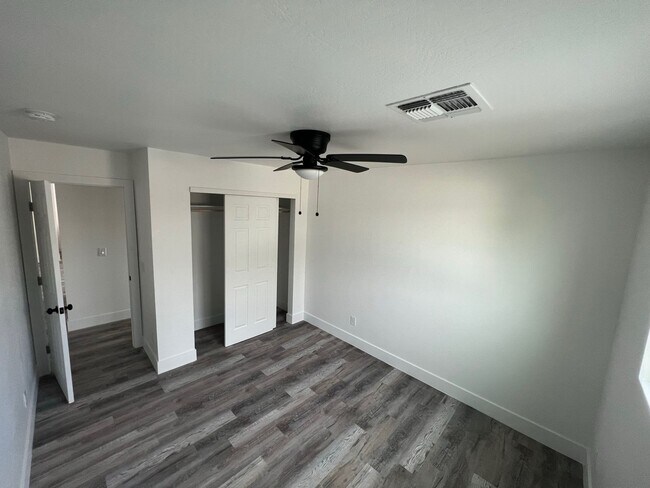 Building Photo - Remodeled 4 Bed/2 Bath in great ASU neighborhood