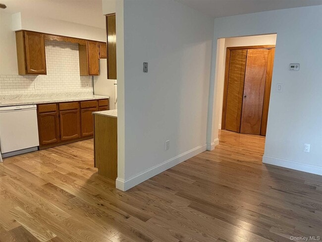 Building Photo - 65 N Chestnut St