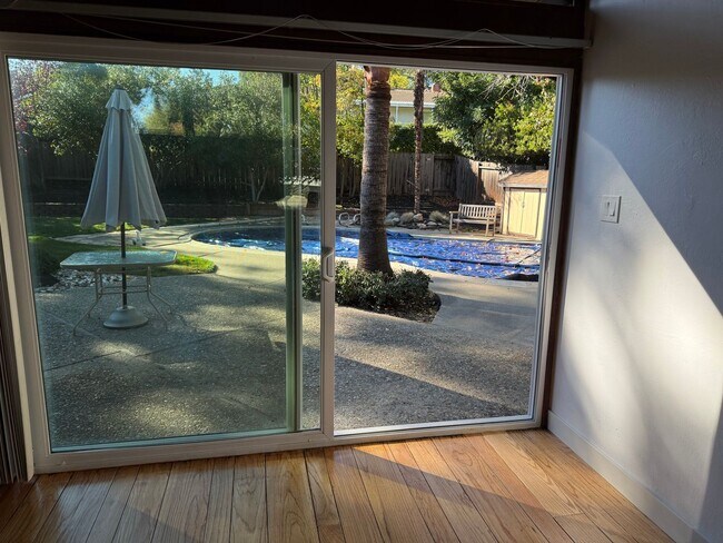 Building Photo - Desirable St Francis Neighborhood