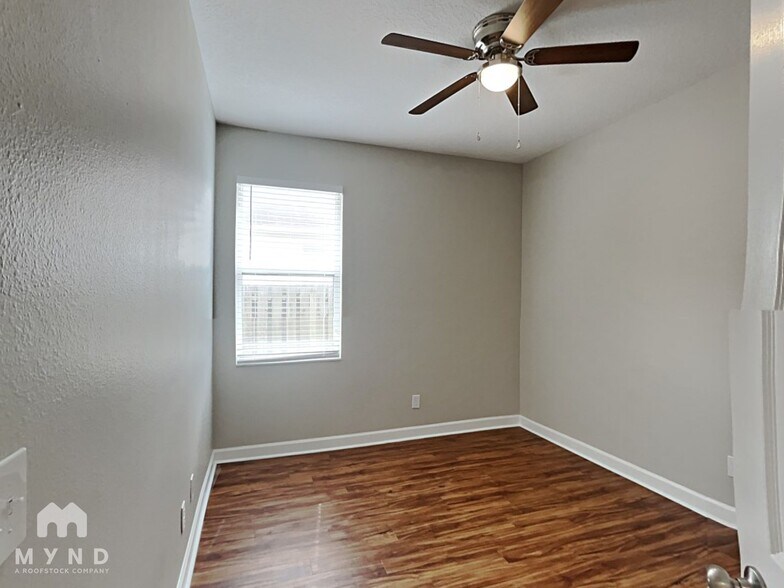 Building Photo - 1625 Wakefield Dr