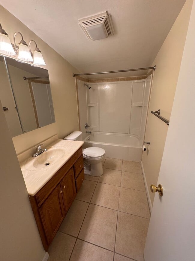 Building Photo - 1079 North Ave