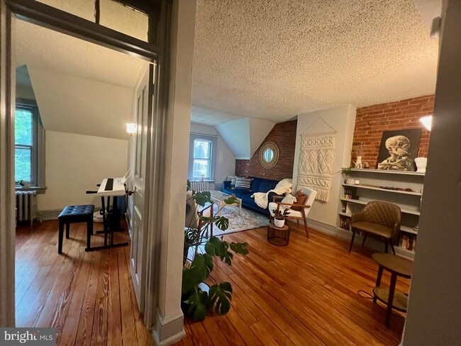 Building Photo - 1507 W 14th St