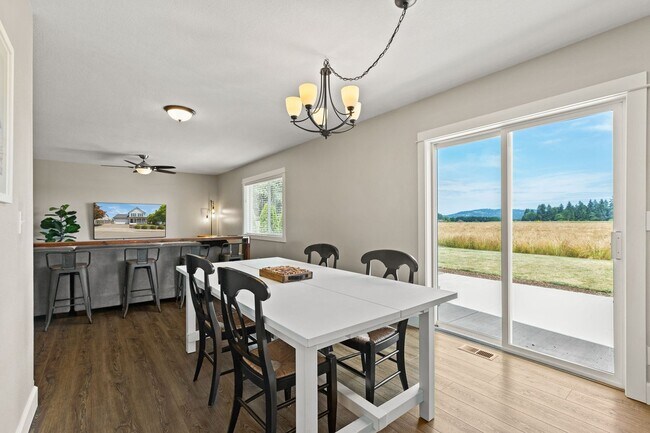Building Photo - 753 SE Boysen Ln