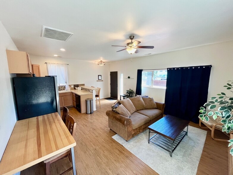 Living room - 125 N 17th St