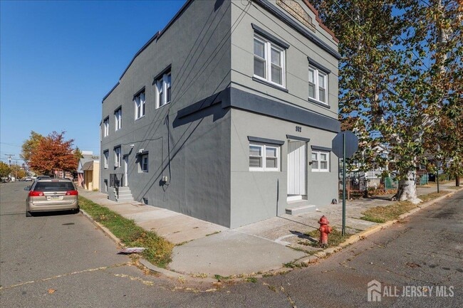 Building Photo - 382 Summit Ave