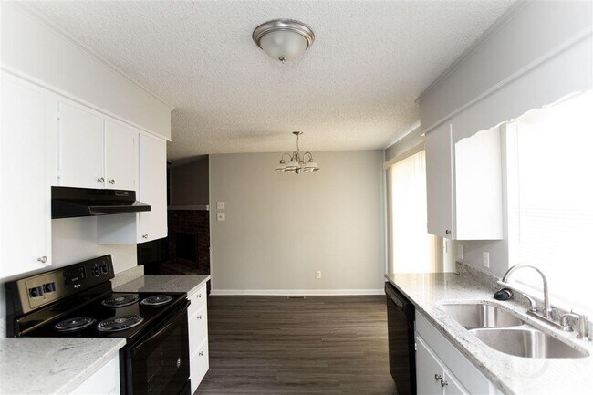 Building Photo - 318 1/2 E Lee Ave