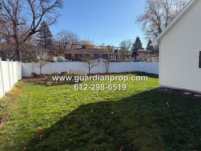 Building Photo - Fully Updated House Available Now, Office,...