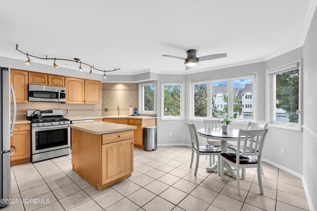 Building Photo - 203 Muskflower Ct