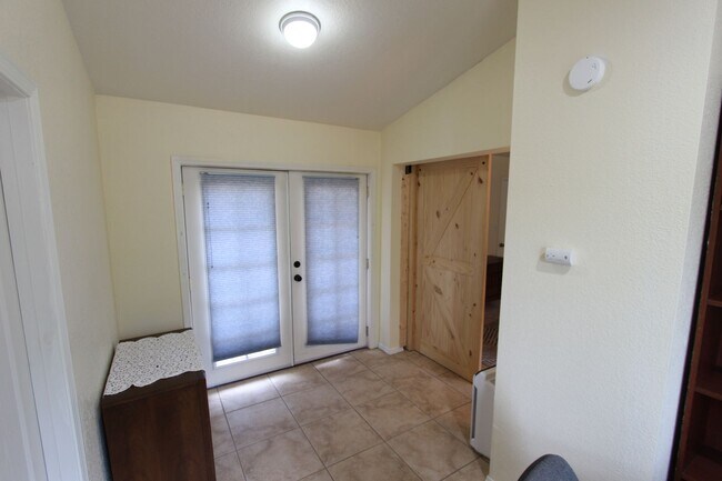 Building Photo - 3270 S Little Dr