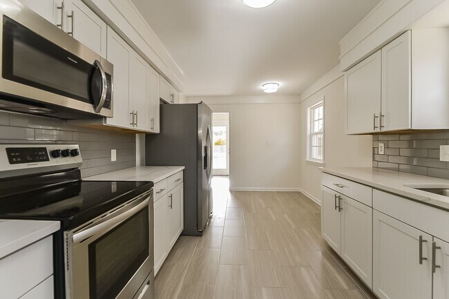 Building Photo - Home for Rent in Great and Quiet Neighborh...