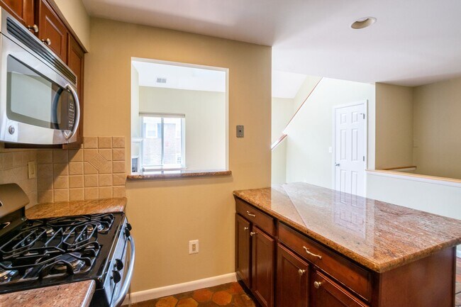 Building Photo - Beautiful Three Bedroom in Washington Square West