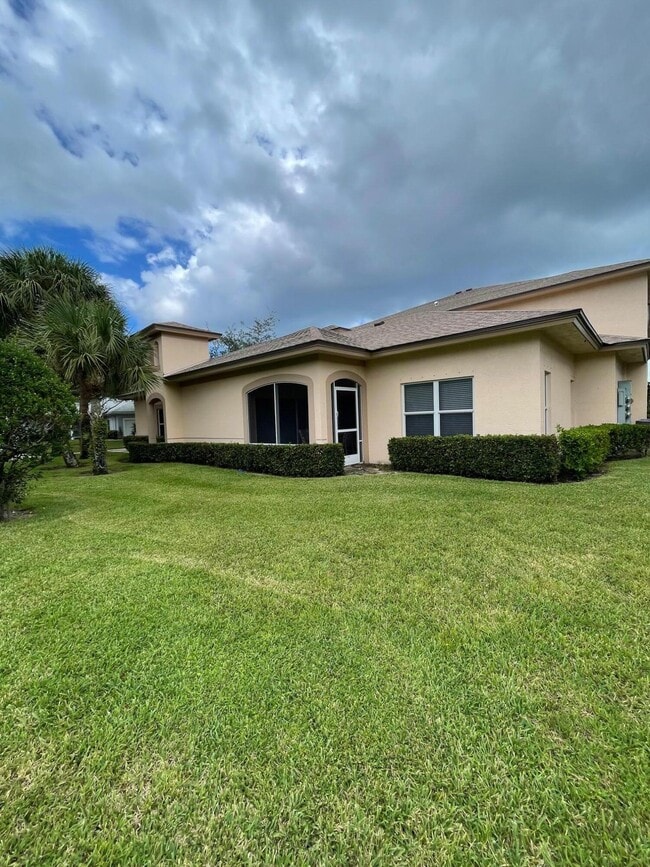 Building Photo - 1833 Pelican Dr