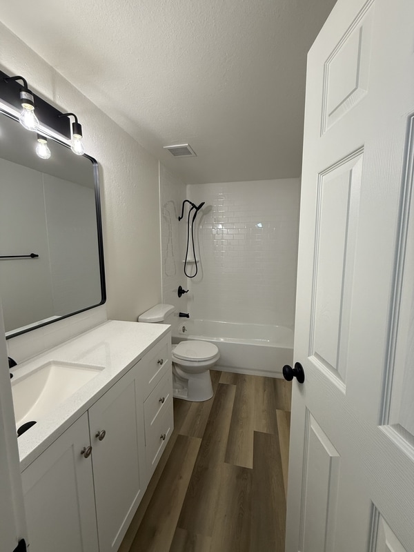 Building Photo - 1406 E 16th St