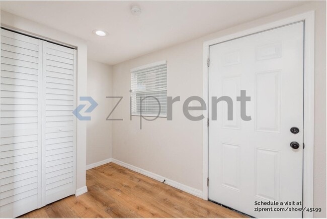 Building Photo - 909 E 28th Ave