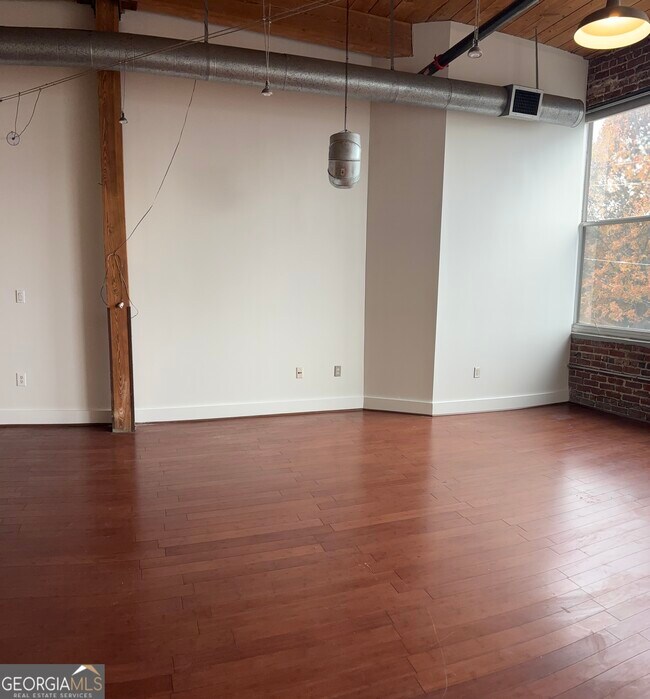 Building Photo - 204 Walker St SW