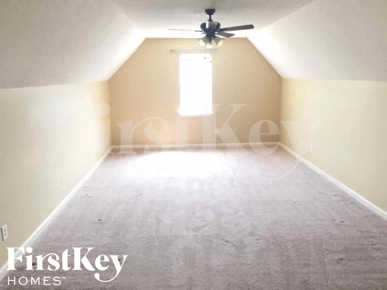 Building Photo - 6706 Einat Cove