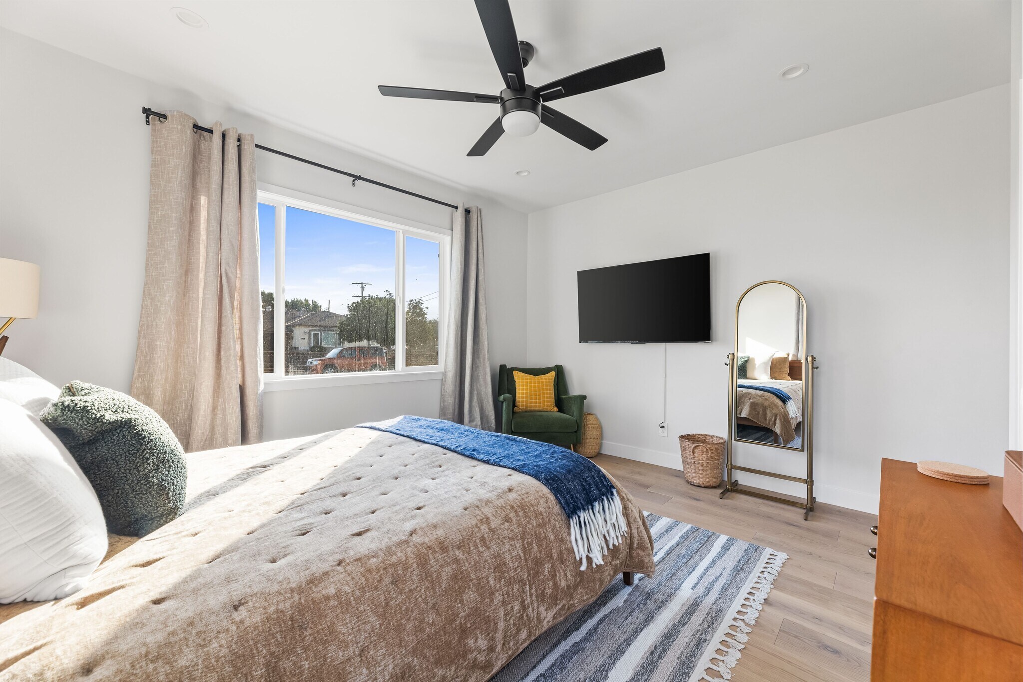 Master bedroom with en-suite bathroom. Natural sunlight, all West Elm furniture and flatscreen TV. - 1823 N Ditman Ave
