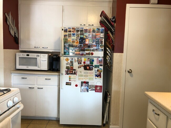 Building Photo - 112 Rowe St