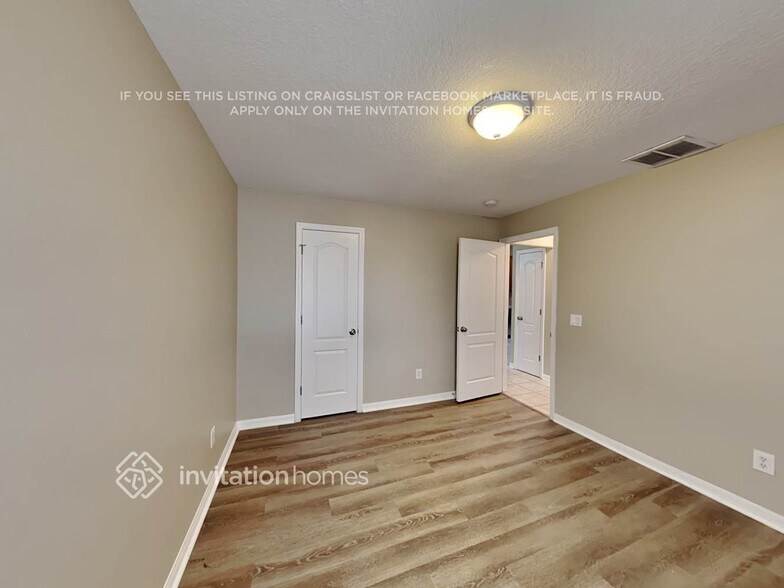 Building Photo - 10502 Smt Lks Ln