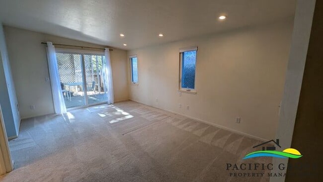 Building Photo - Bright and Cozy 3 Bedroom Home In Pacific ...