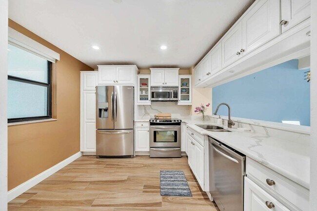 Building Photo - 827 Oak Harbour Dr