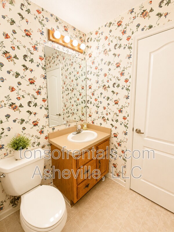 Building Photo - 107 Jenny Lind Dr