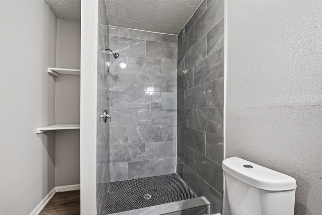Building Photo - 4909 Holloway Dr