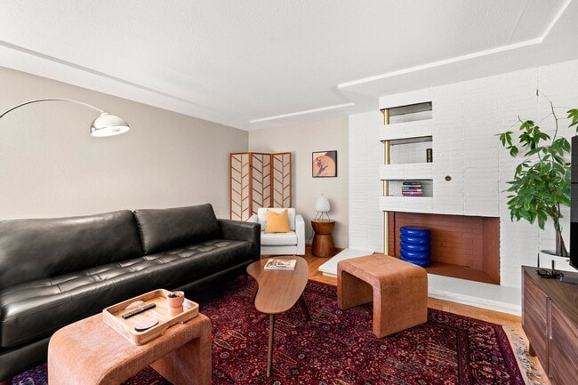 Building Photo - Mid-Century Classic! 3bd/3ba 2700 sf Short Term- FULLY FURNISHED!