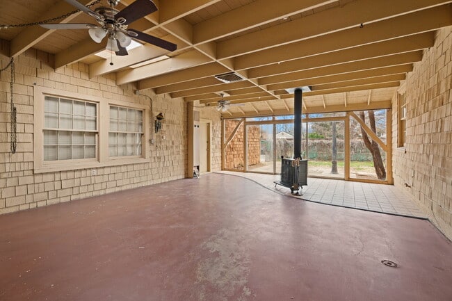 Building Photo - 5-Bedroom Home Available for Summer 2026 Pre-Lease!