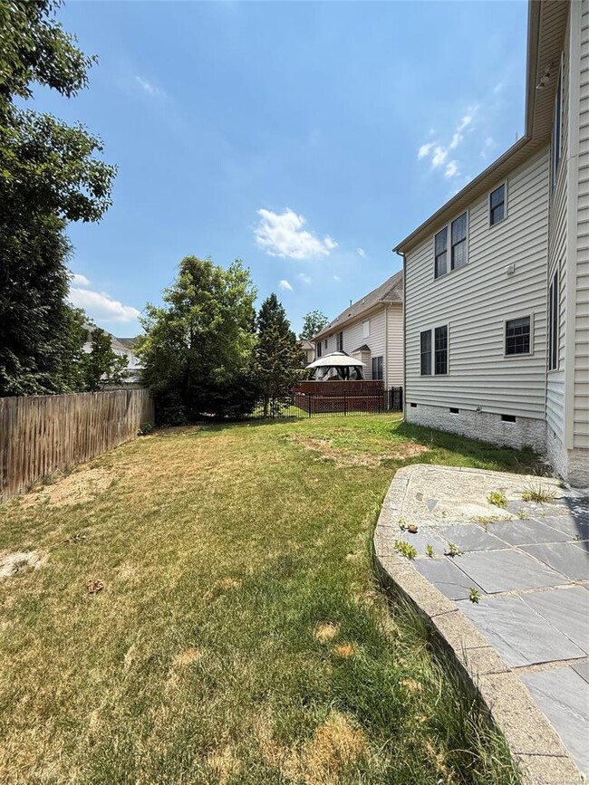 Building Photo - 115 Sheldon Ct